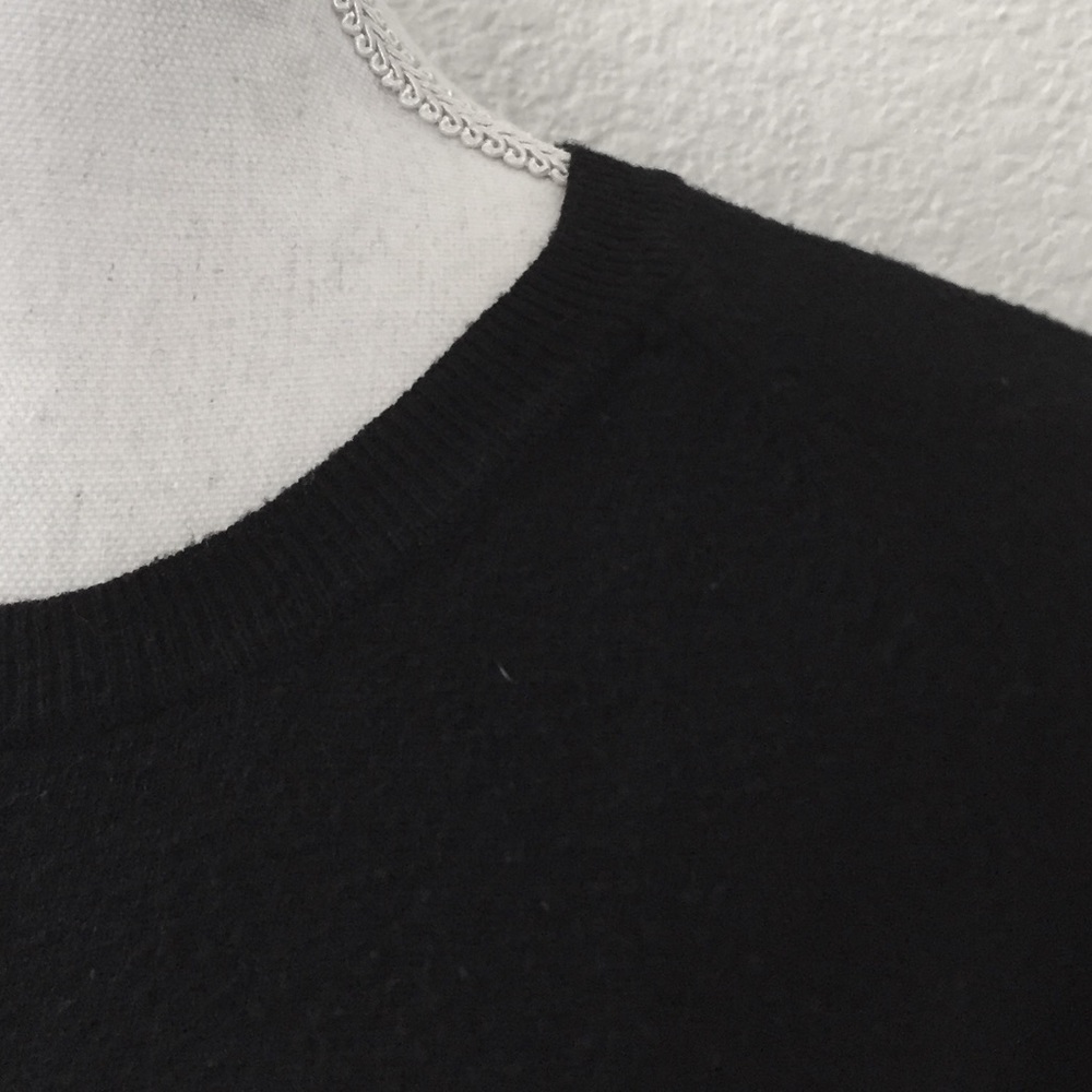 Mossimo Black light weight sweater.  Sz M.  EUC. - Picture 3 of 5